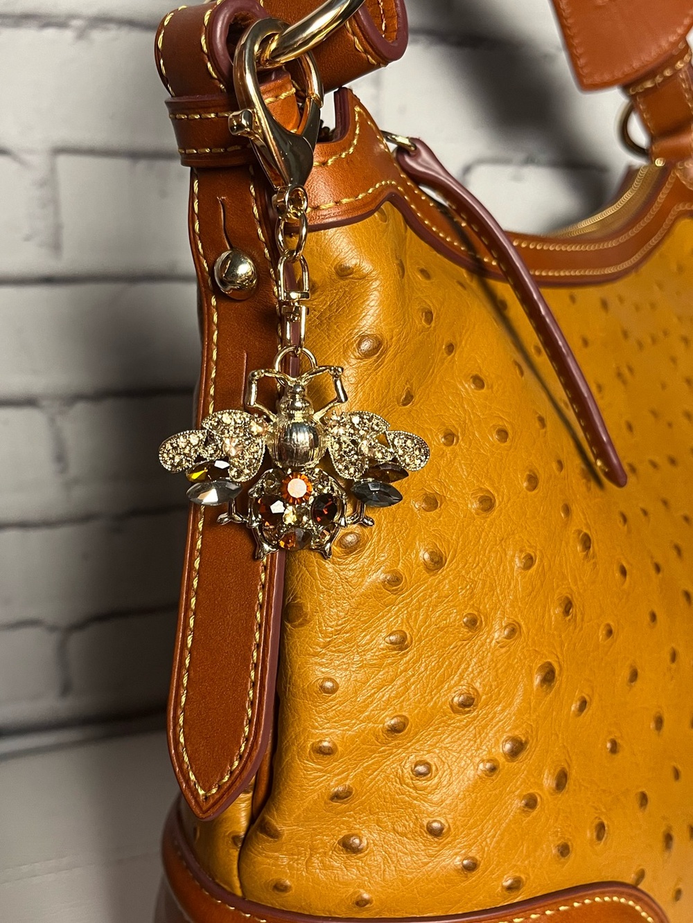 Shimmering Beatle Moth Bee Purse Charm - Picture 4 of 9